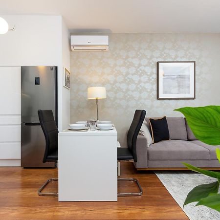 Royal City Center Mennica Residence By Noclegi Renters Warsaw Ngoại thất bức ảnh