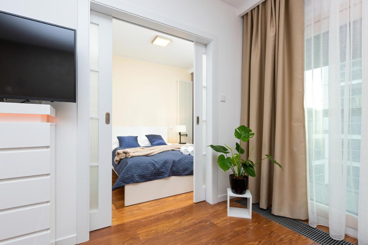 Royal City Center Mennica Residence By Noclegi Renters Warsaw Ngoại thất bức ảnh