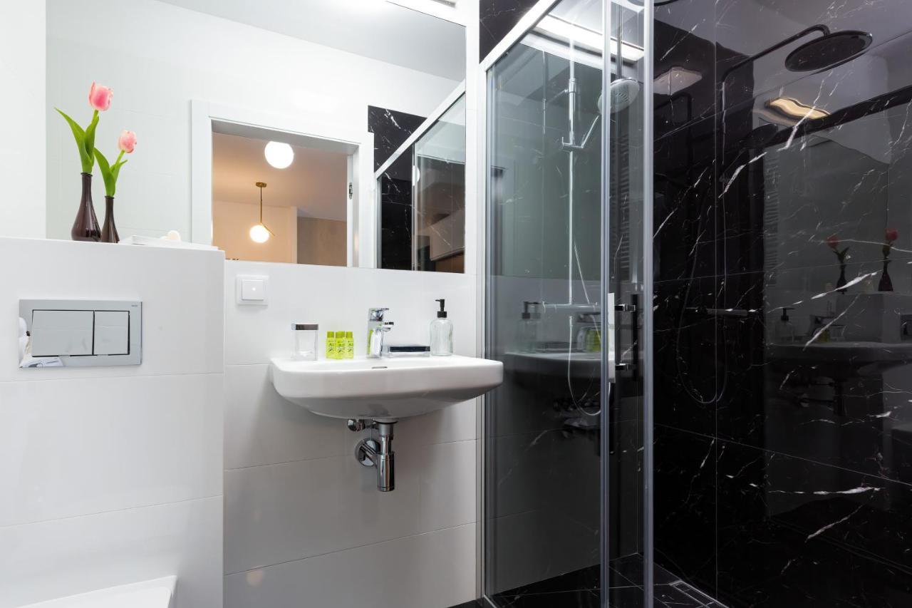Royal City Center Mennica Residence By Noclegi Renters Warsaw Ngoại thất bức ảnh