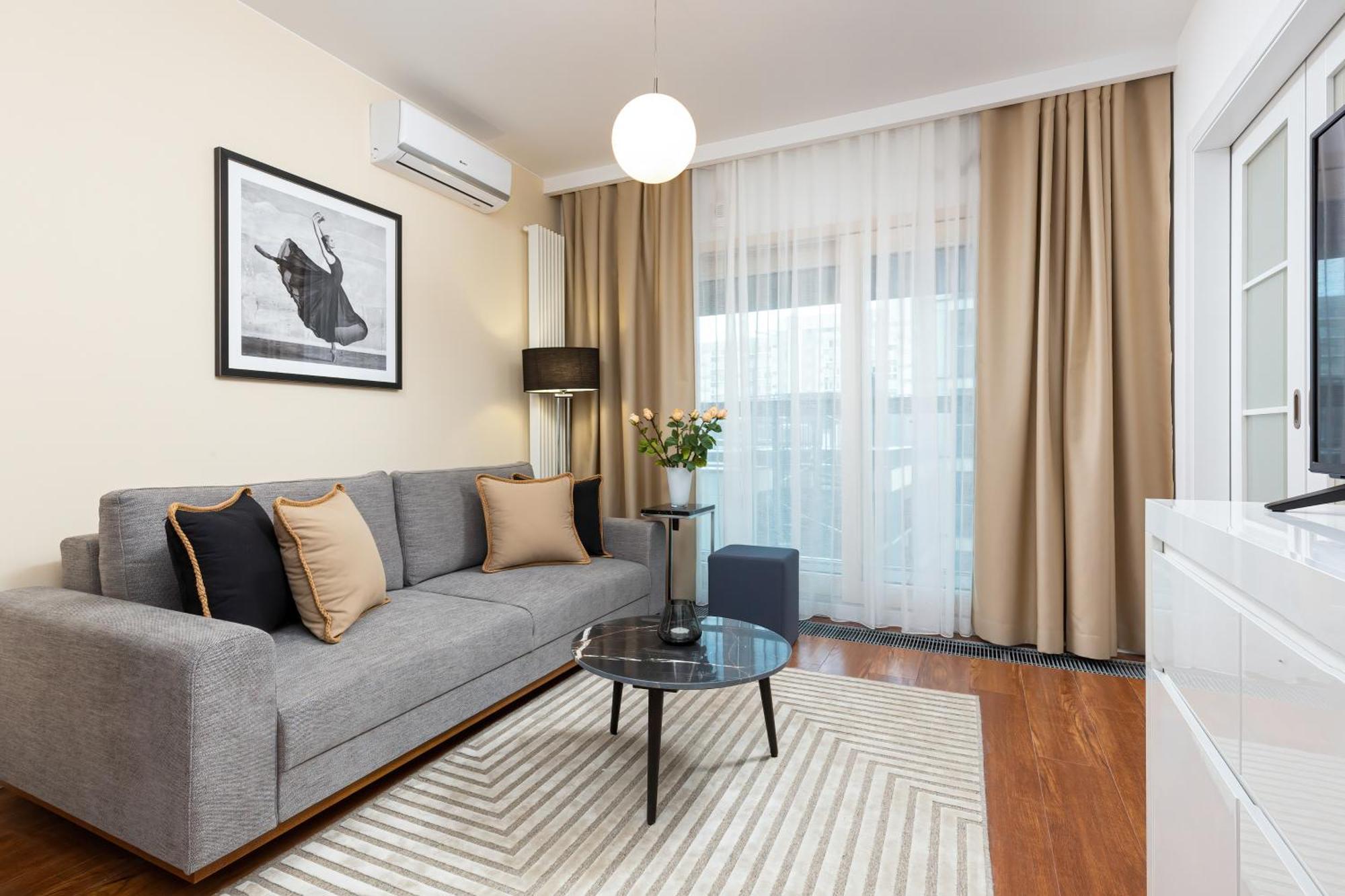 Royal City Center Mennica Residence By Noclegi Renters Warsaw Ngoại thất bức ảnh