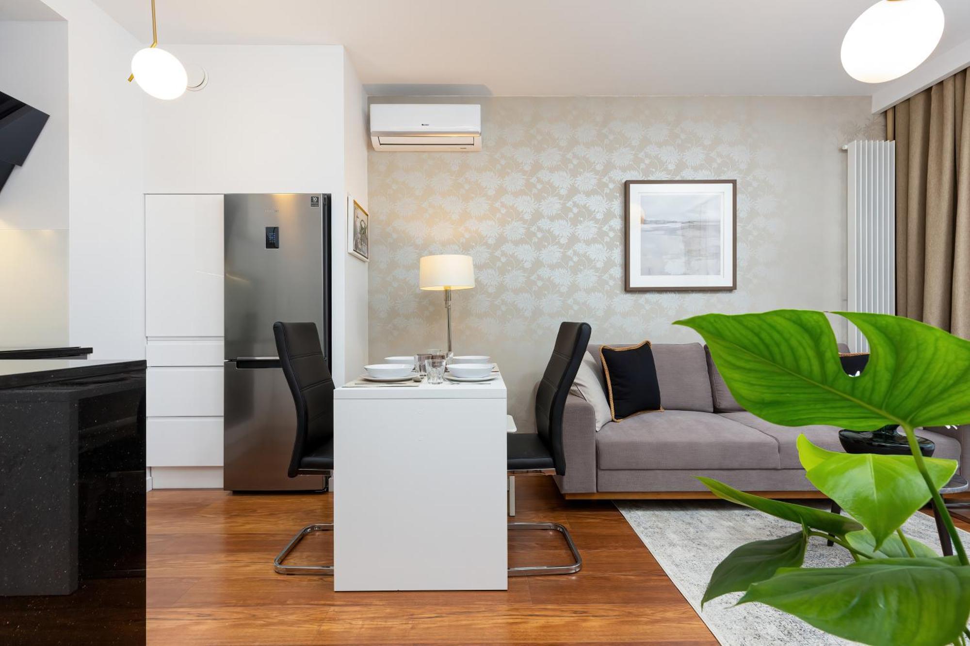 Royal City Center Mennica Residence By Noclegi Renters Warsaw Ngoại thất bức ảnh